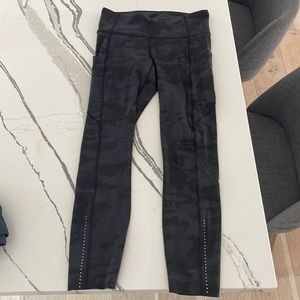 Mint condition size 6 Lululemon Fast ‘n Free leggings.